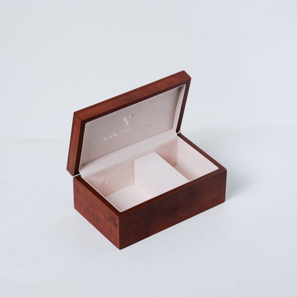 wooden jewellery box set in white vineer polished opened