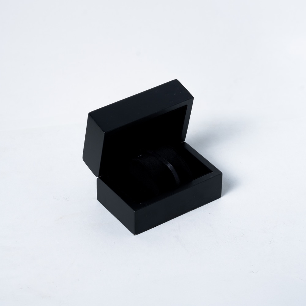 wooden jewellery box set in white vineer polished opened