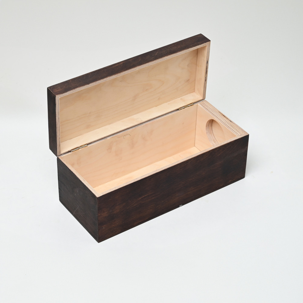 wooden jewellery box set in white vineer polished opened