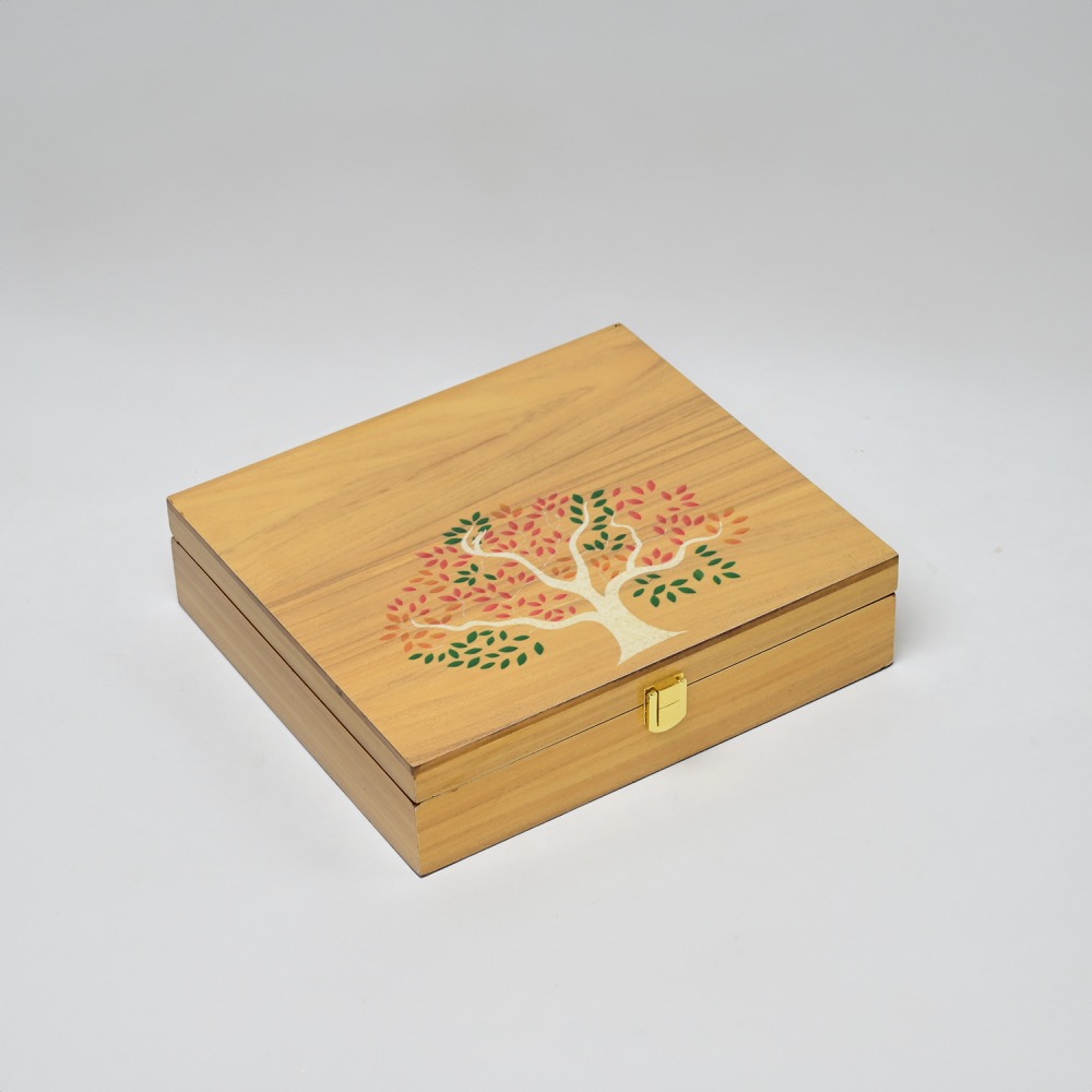 wooden jewellery box set in white vineer polished